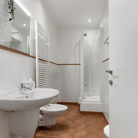 Queen 32 * Cernobbio